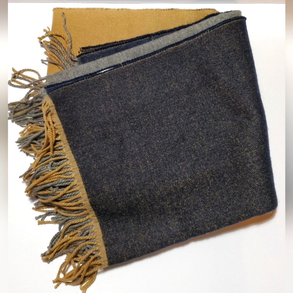 Uniqlo shawl